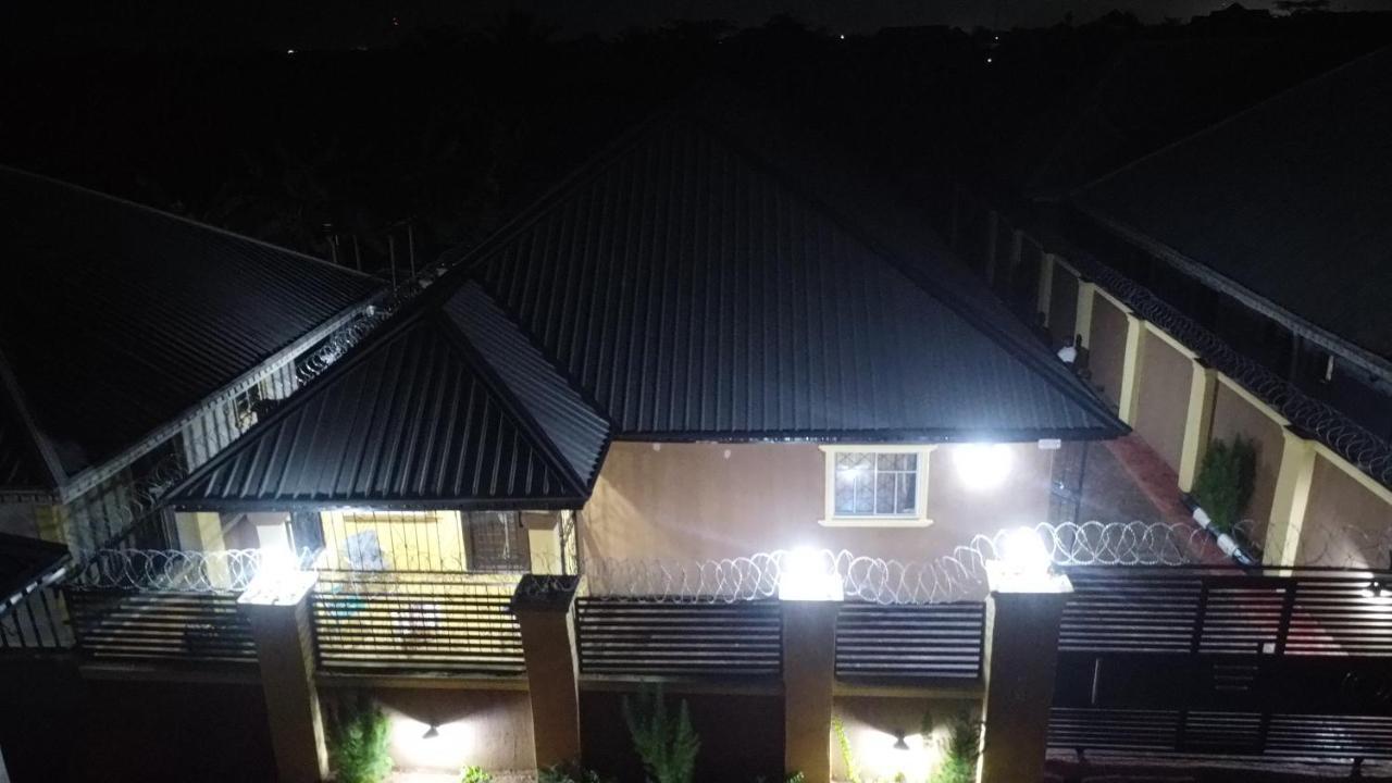 Living Green Apartments Airport Pick Up 贝宁城 外观 照片